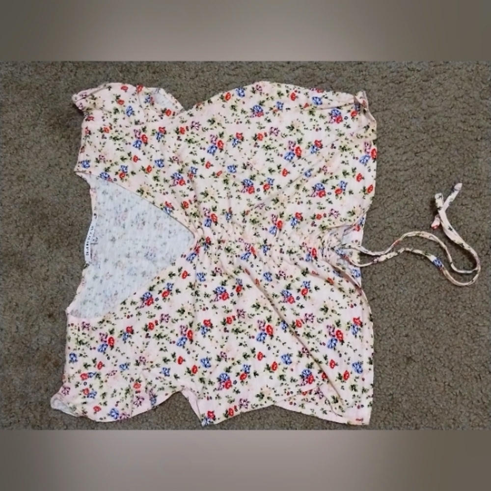 Floral cropped top with adjustable cinching in the front